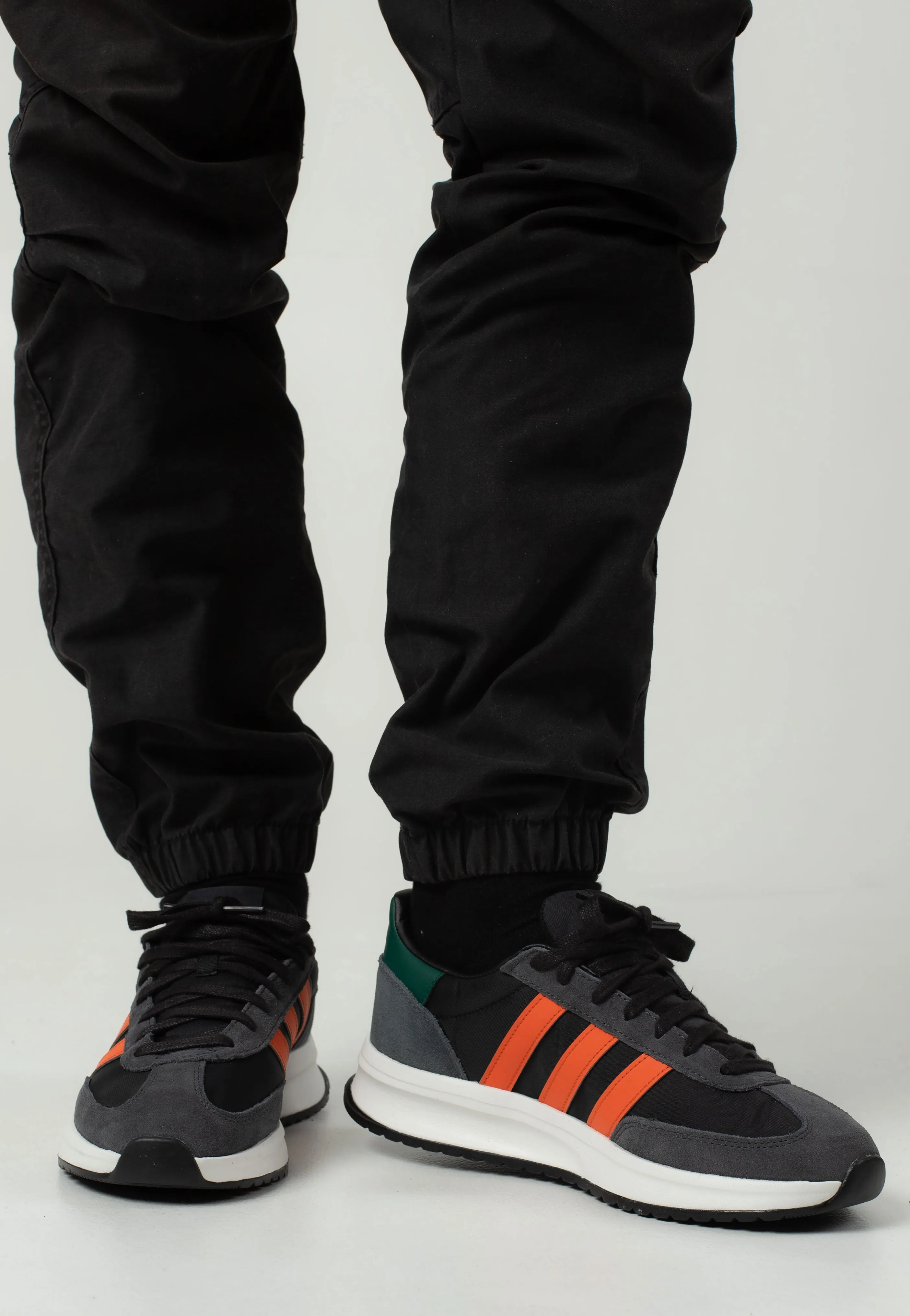 Adidas - Run 70s 2.0 Coreblack/Seimor/Carbon - Shoes