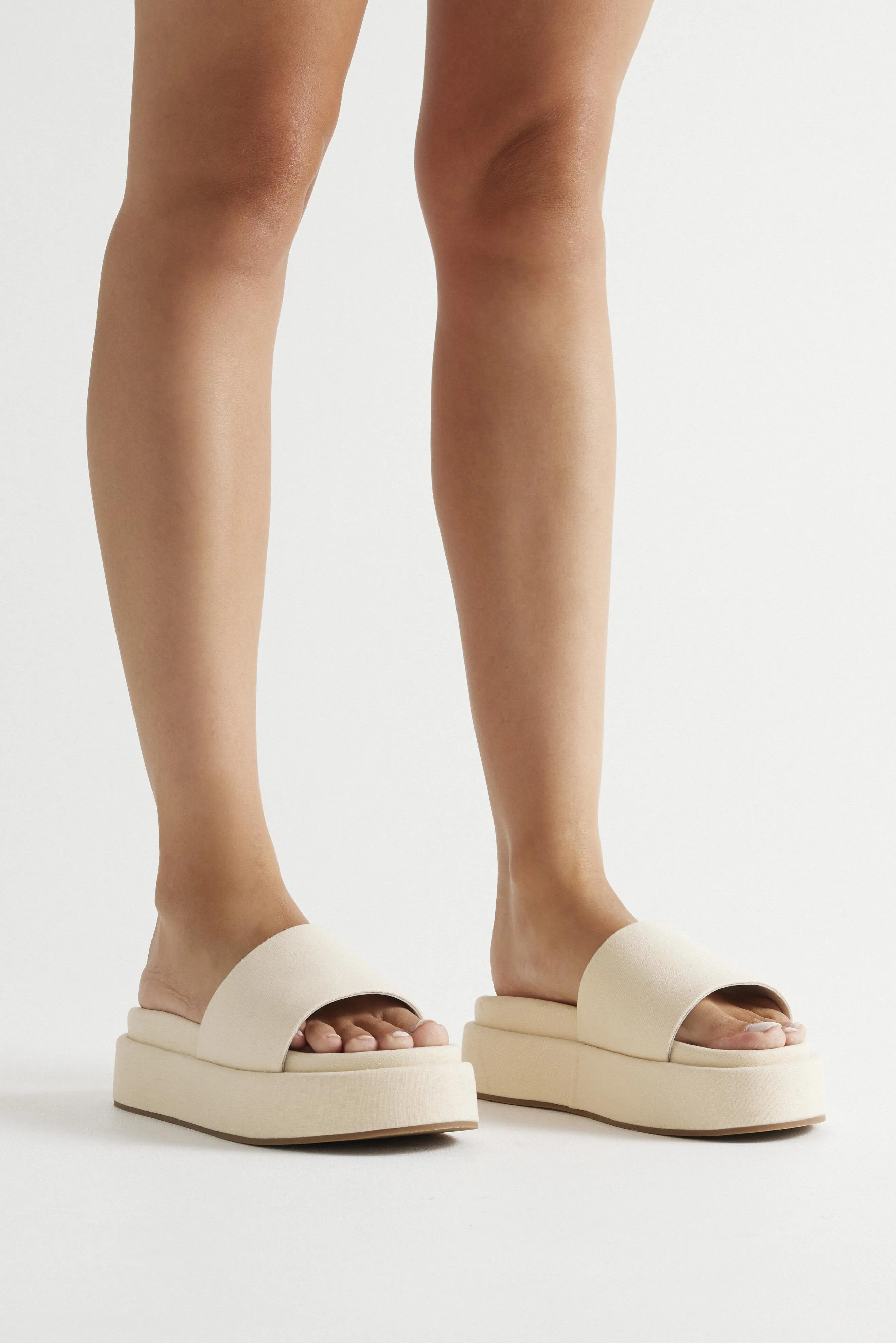 Dustin Flatform Parchment Linen SOL SANA