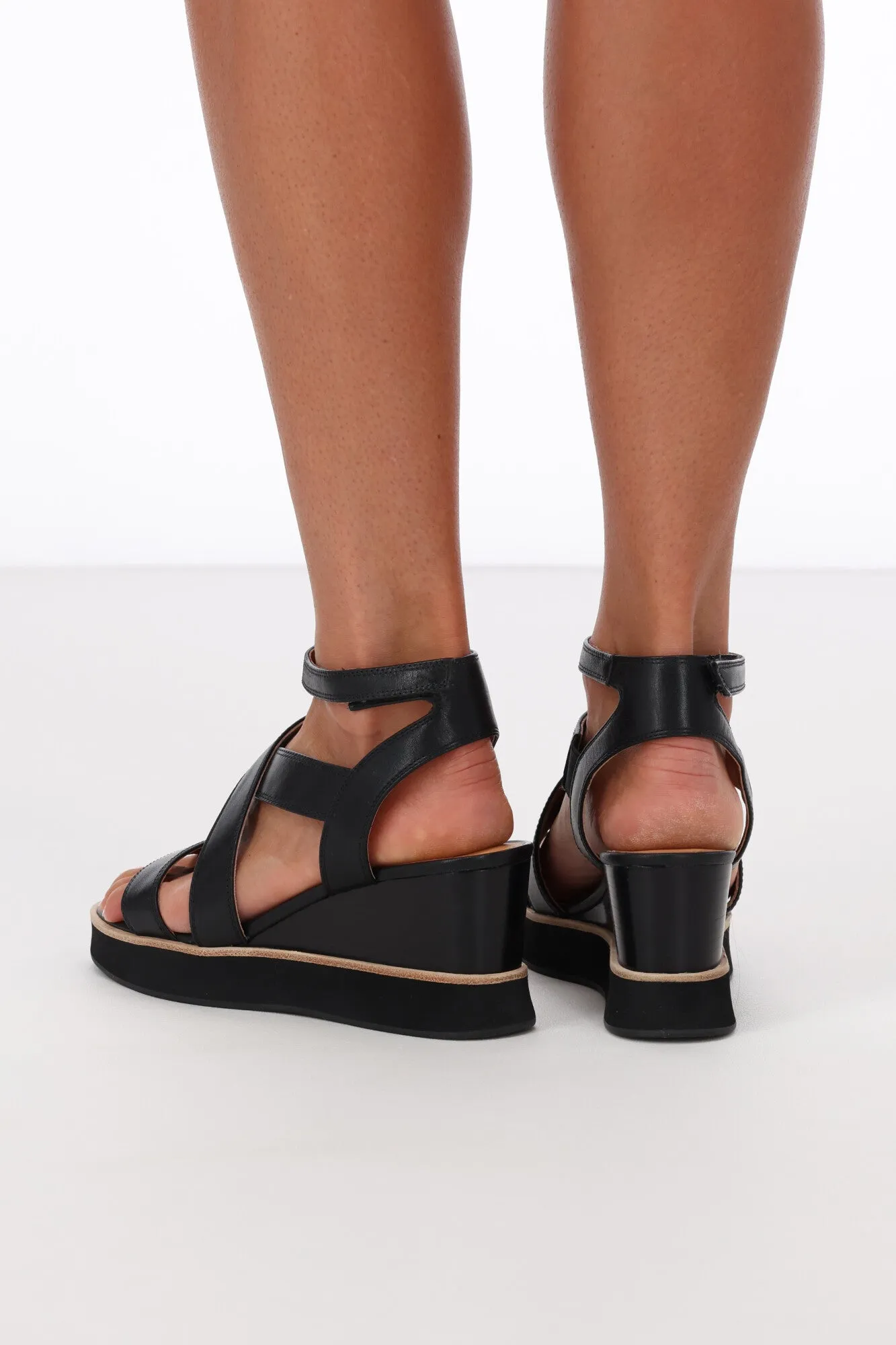 EOS Juni Wedge Black