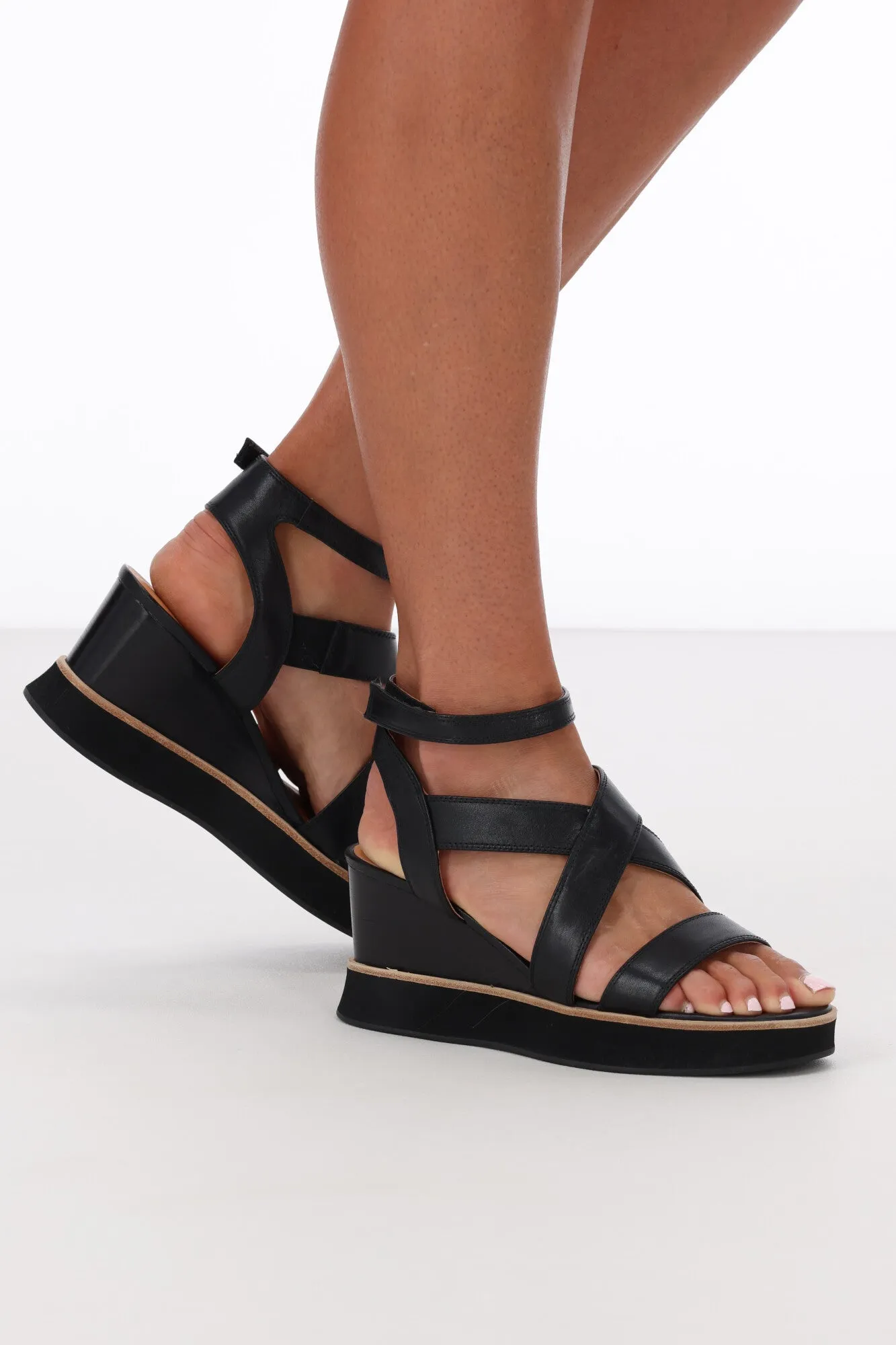EOS Juni Wedge Black