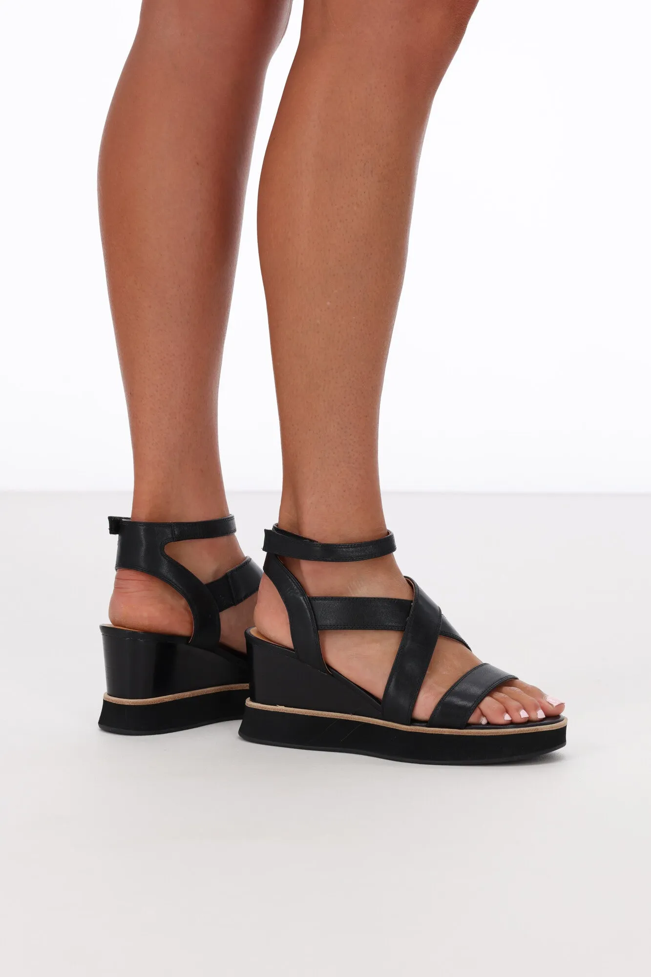 EOS Juni Wedge Black