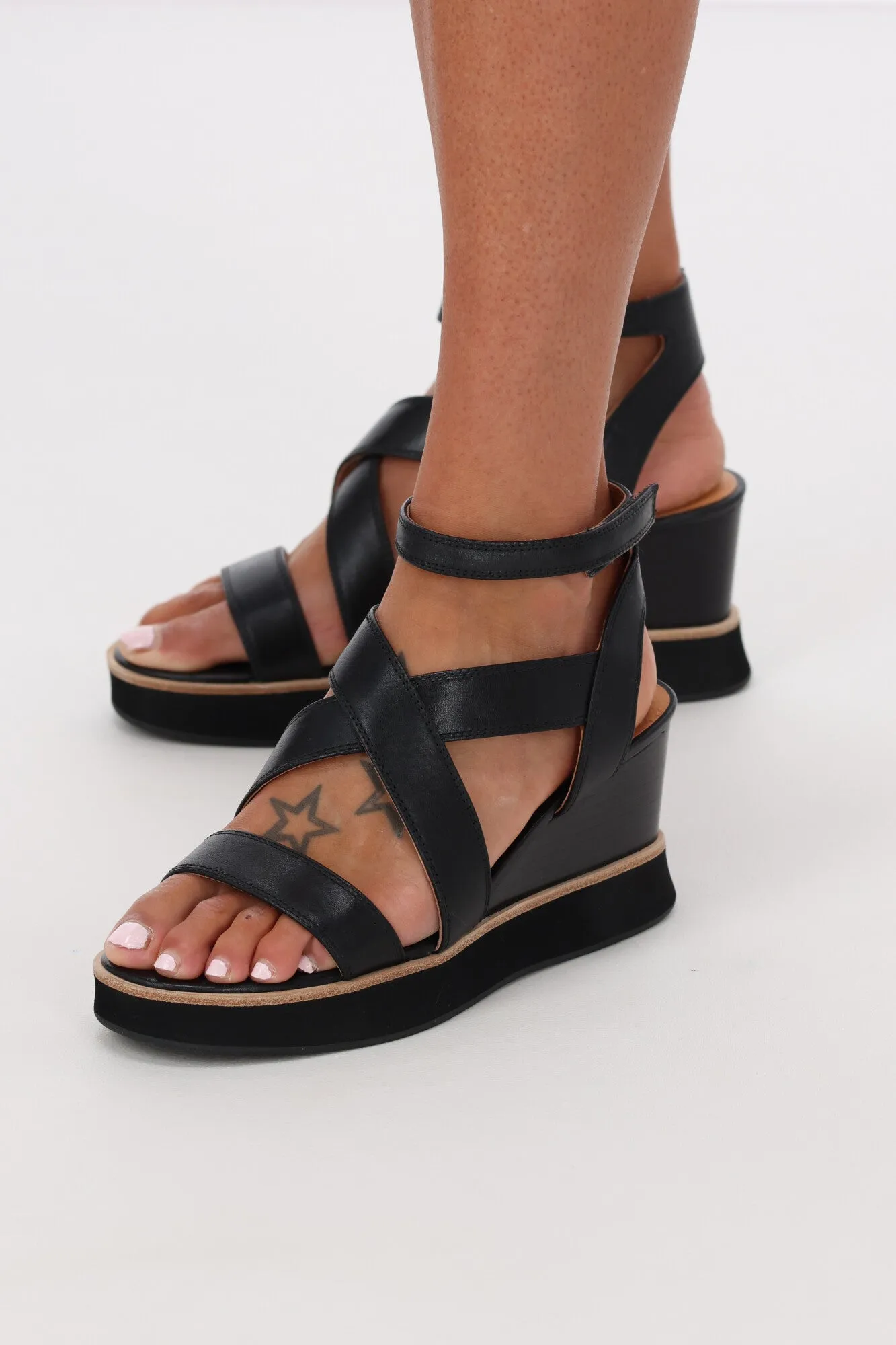 EOS Juni Wedge Black
