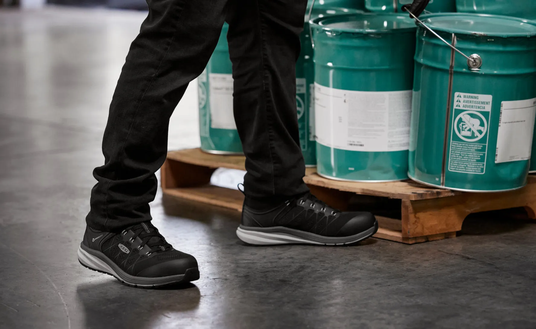 Keen Men's Vista Energy (Carbon Toe)  |  Vapor/Black