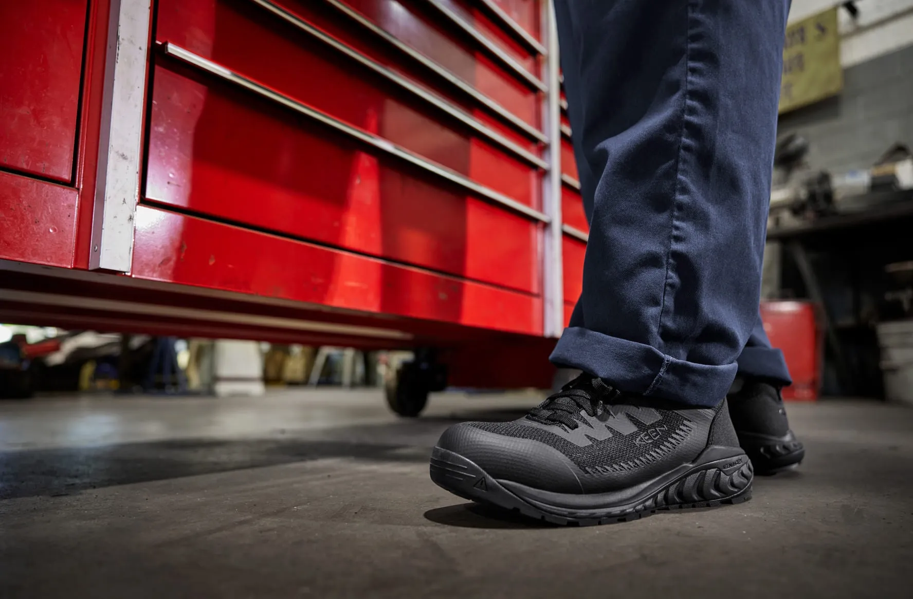 Men's Arvada ESD Work Sneaker (Carbon Toe)  |  Black/Black KEEN