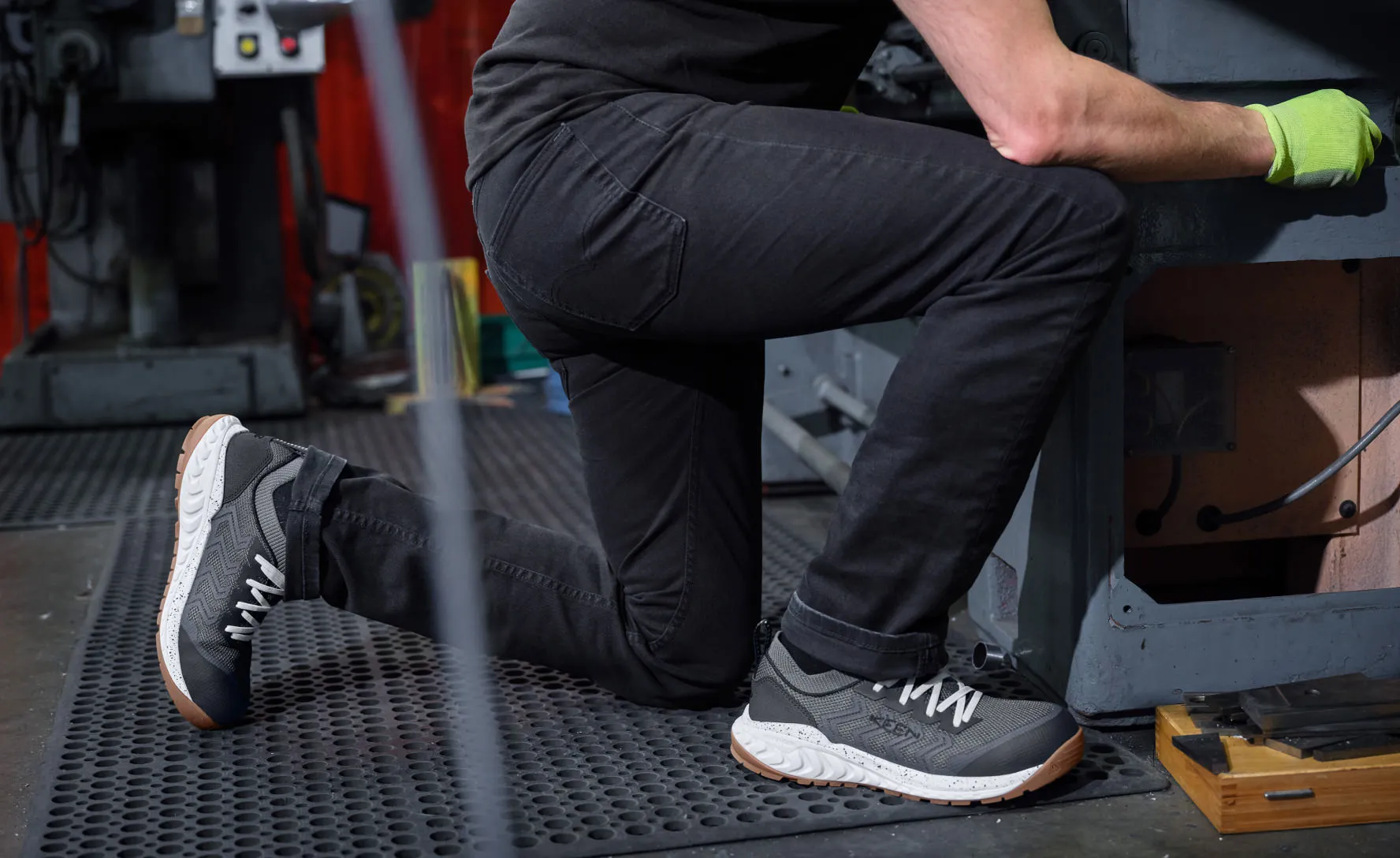 Men's Arvada Shift Work Sneaker (Carbon Toe)  |  Martini Olive/Black KEEN