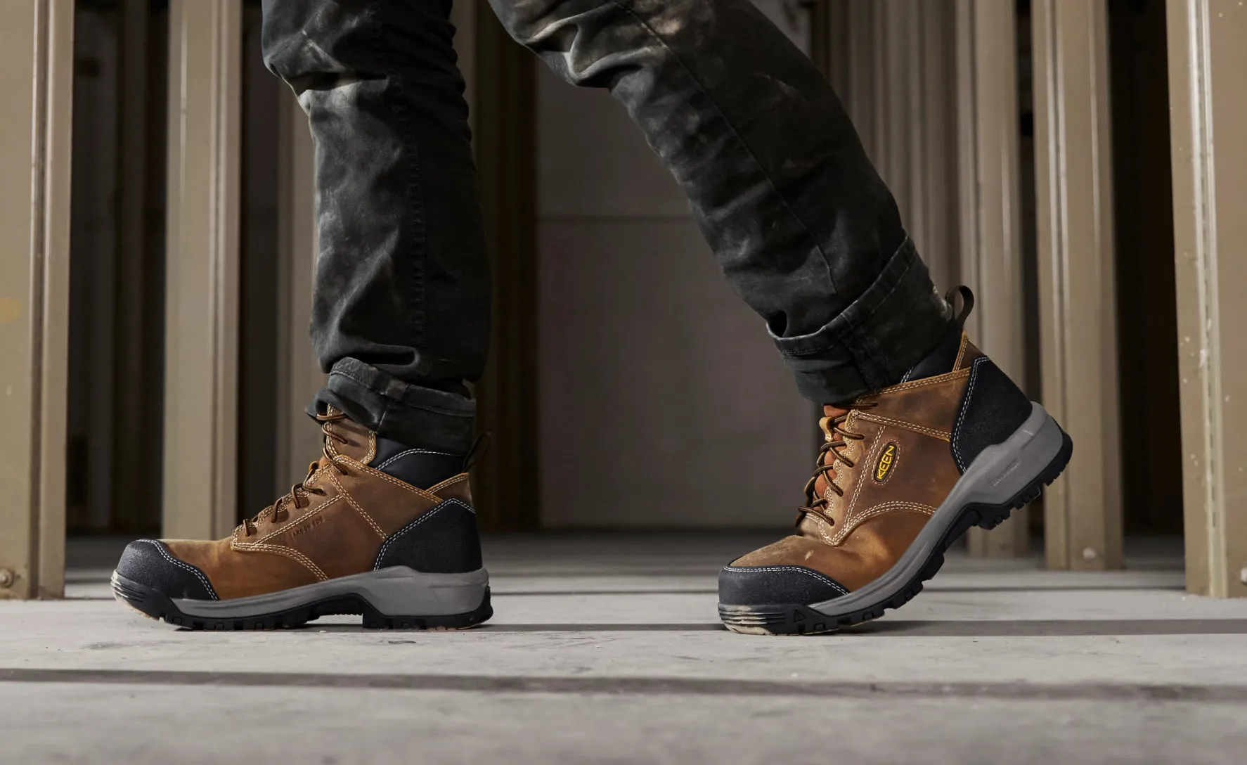 Men's Evanston 6" ESD Boot (Carbon Toe)  |  Bison/Black KEEN