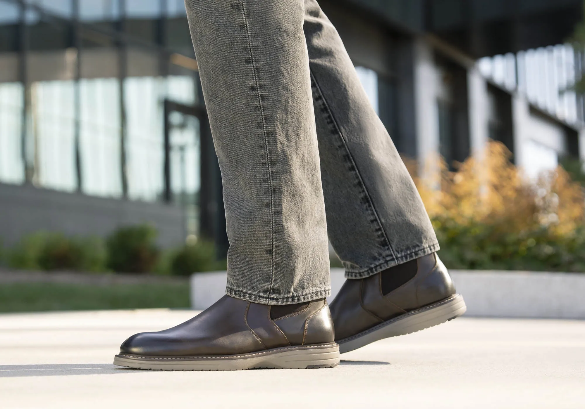 Nunn Bush By Florsheim Mens EE Extra Wide Griff Plain Toe Chelsea Boot