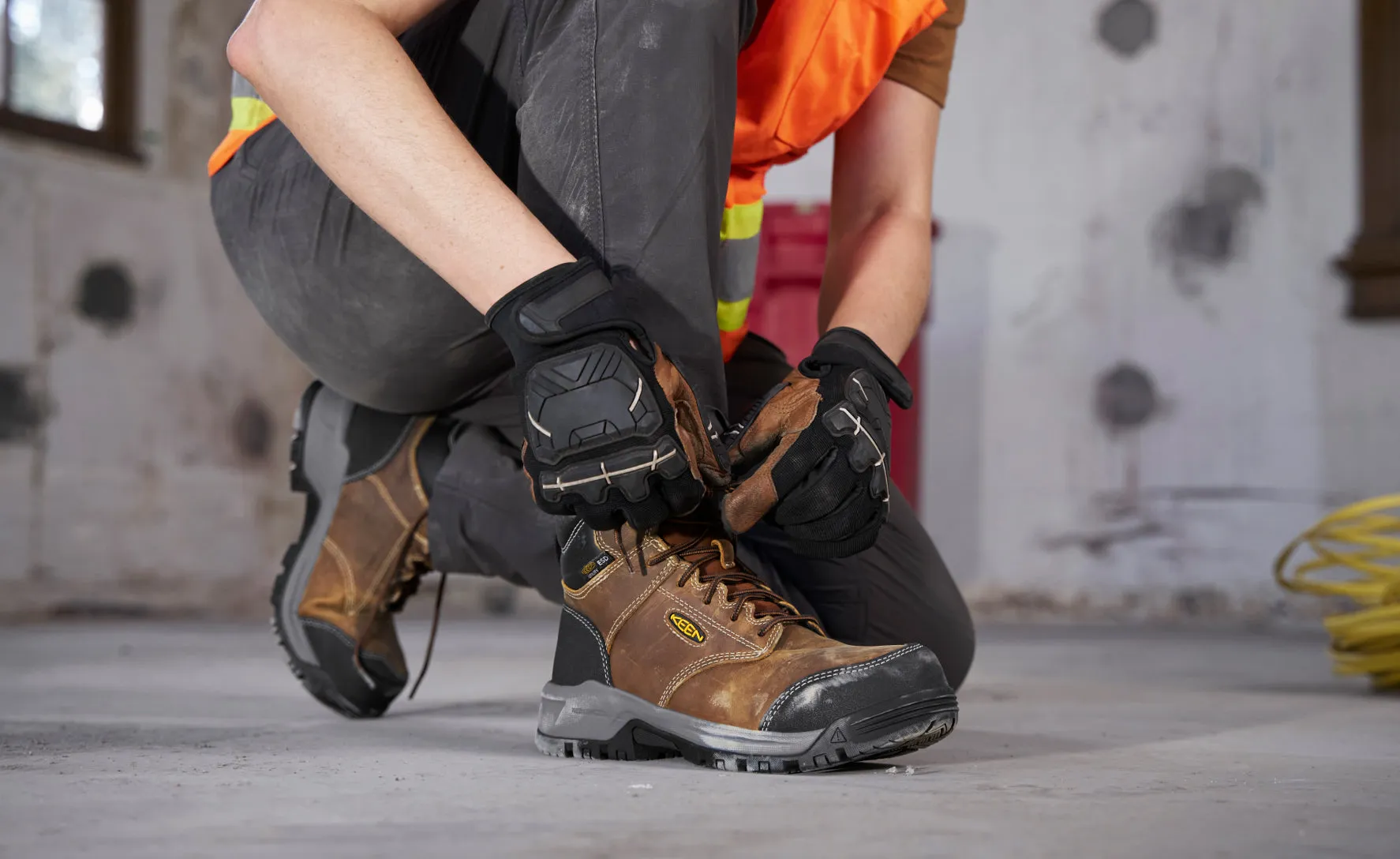 Women's Evanston 6" ESD Boot (Carbon Toe)  |  Bison/Black KEEN