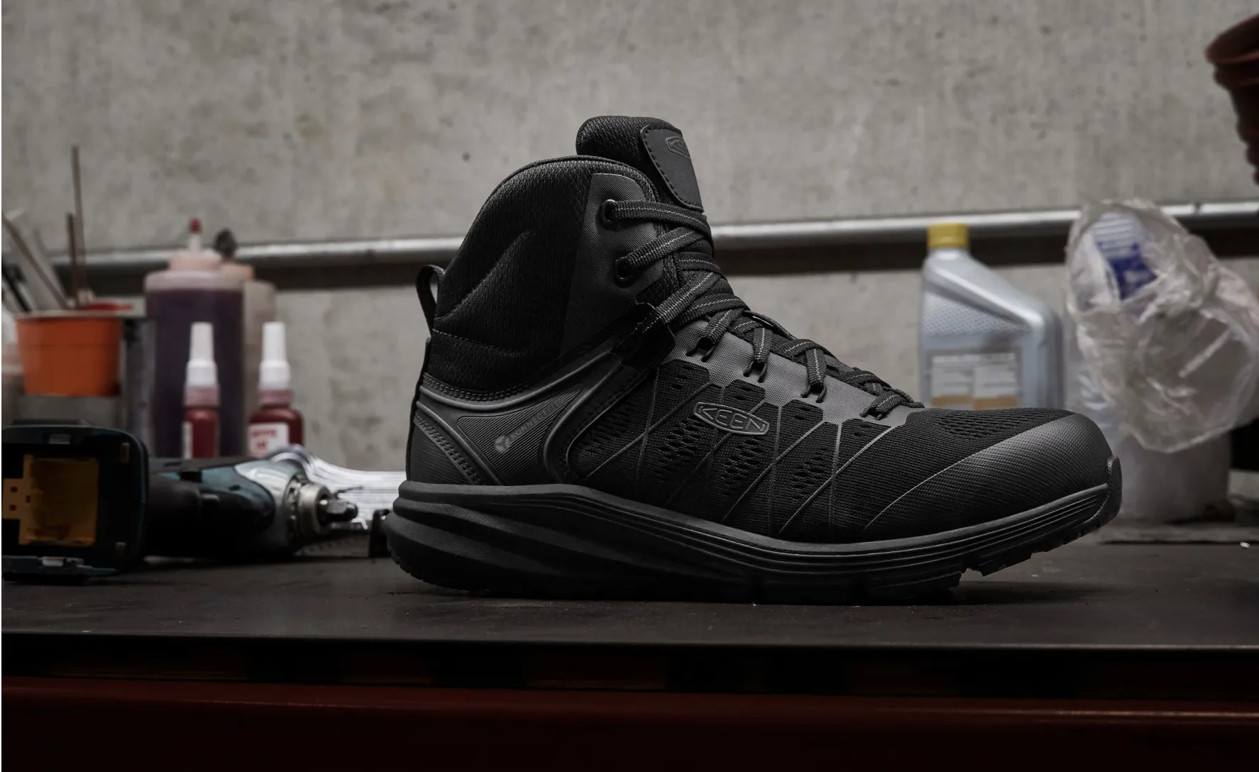 Women's Vista Energy Mid INT MET (Carbon Toe)  |  Black/Raven KEEN